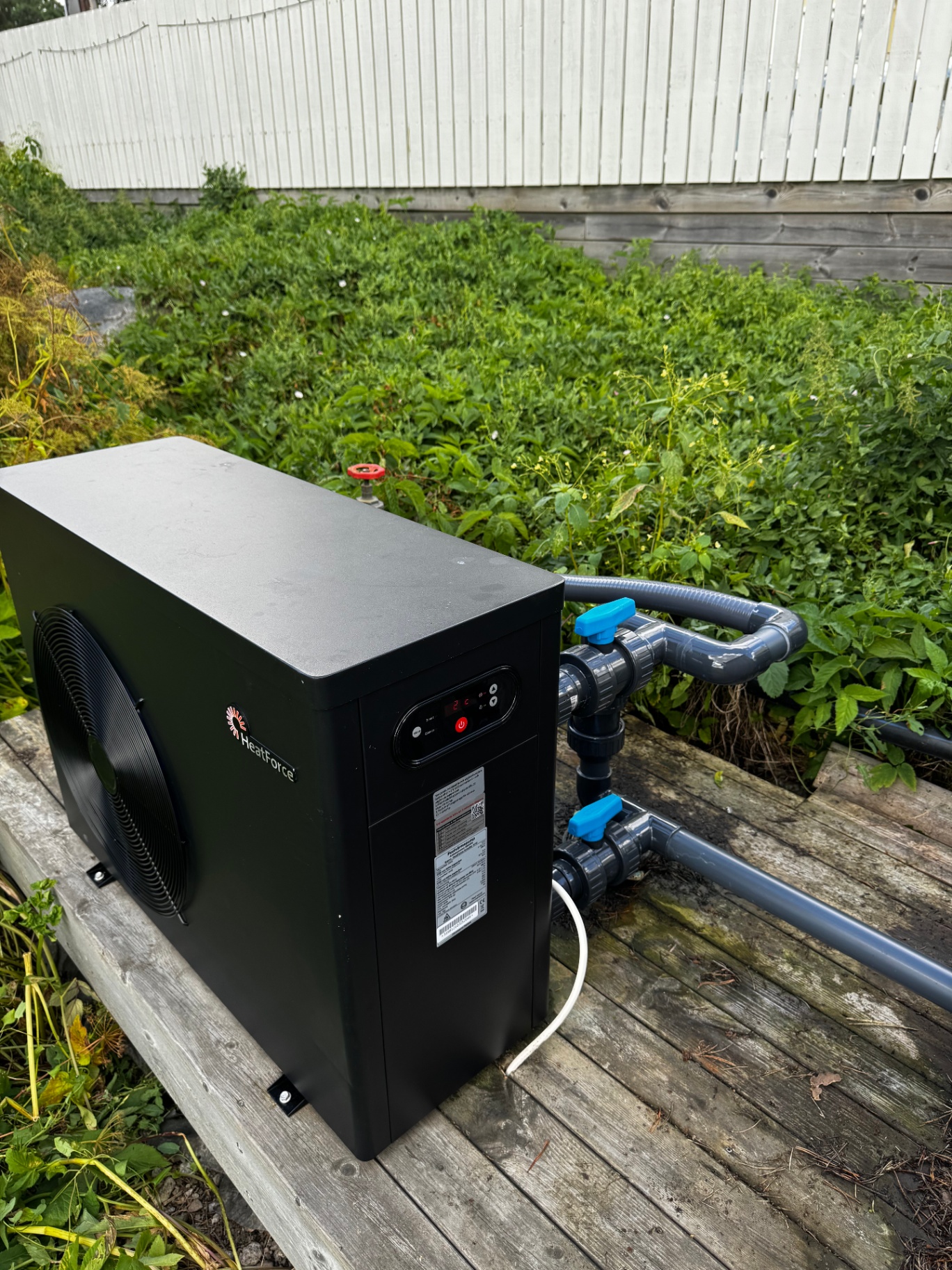 Färdigt installerad poolvärmepump